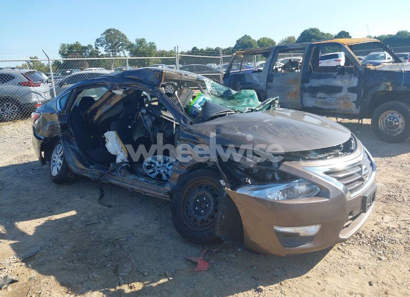 2015 Nissan Altima 2.5/2.5 S/2.5 SL/2.5 SV (VIN 1N4AL3AP6FN302712) main photo