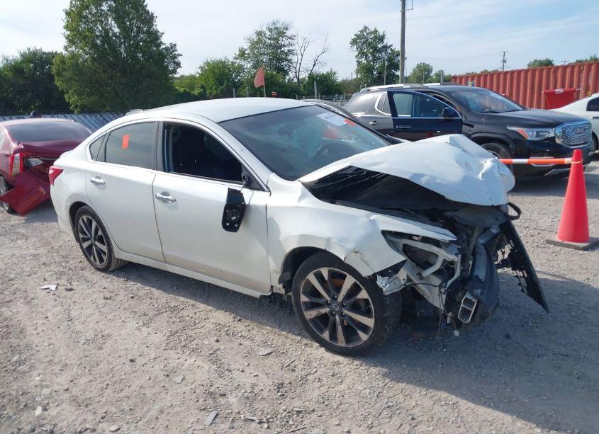 2016 Nissan Altima 2.5 SR (VIN 1N4AL3AP6GC117654) main photo