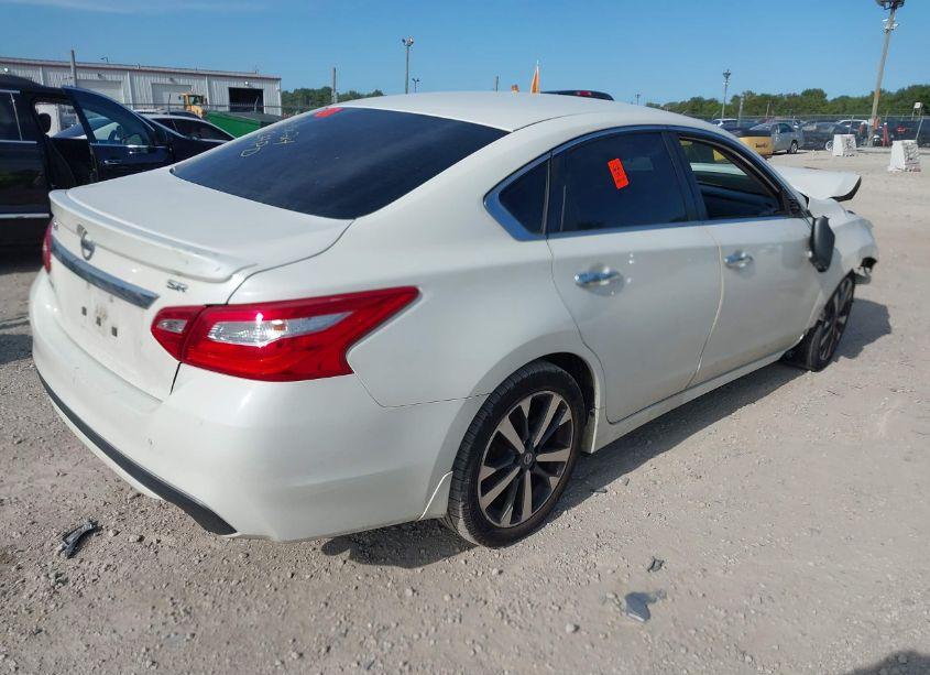 Photo 4 of 2016 Nissan Altima 2.5 SR (VIN 1N4AL3AP6GC117654)