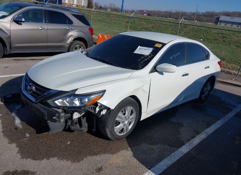 Photo 2 of 2016 Nissan Altima 2.5/2.5 S/2.5 SL/2.5 SR/2.5 SV (VIN 1N4AL3AP6GC176770)