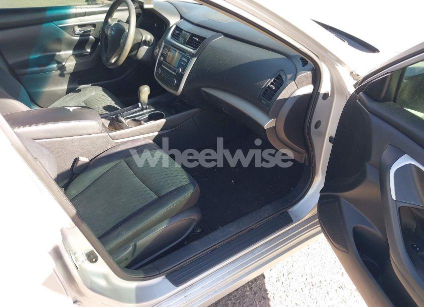 Photo 5 of 2016 Nissan Altima 2.5/2.5 S/2.5 SL/2.5 SR/2.5 SV (VIN 1N4AL3AP6GC232383)