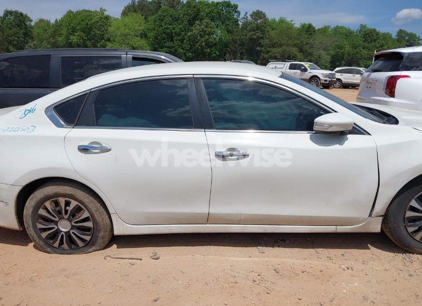 Photo 13 of 2016 Nissan Altima 2.5/2.5 S/2.5 SL/2.5 SR/2.5 SV (VIN 1N4AL3AP6GC256795)