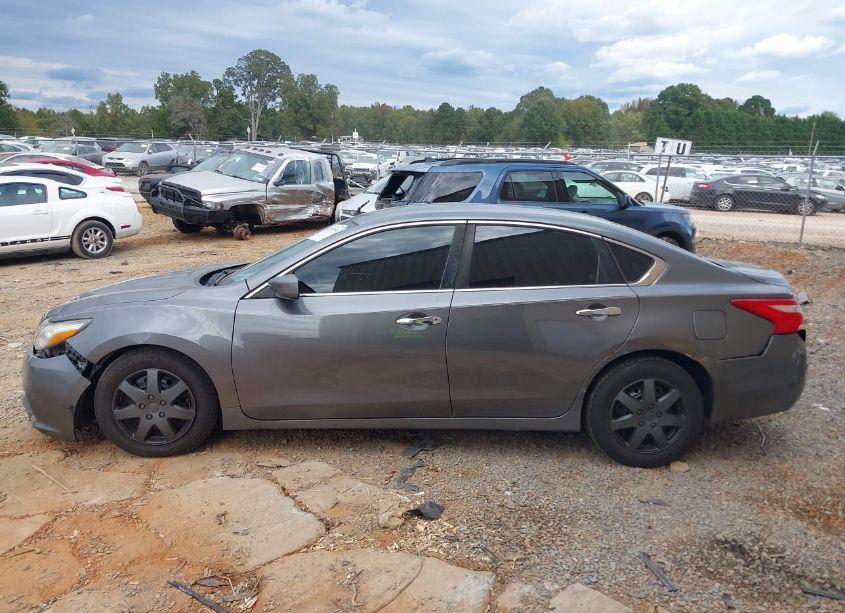 Photo 13 of 2017 Nissan Altima 2.5/2.5 S/2.5 SL/2.5 SR/2.5 SV (VIN 1N4AL3AP6HC111824)