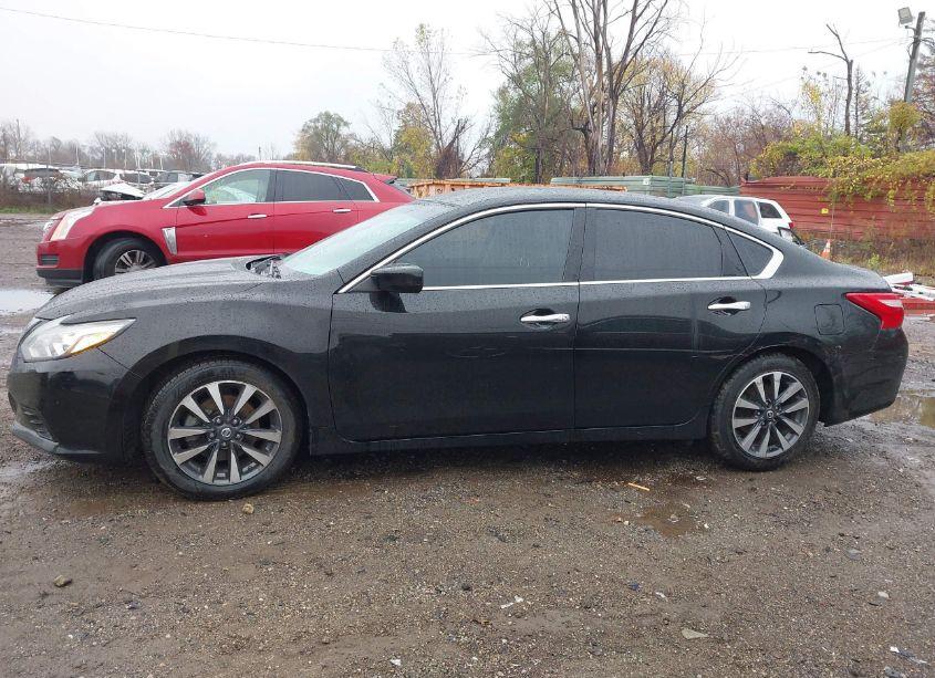 Photo 13 of 2017 Nissan Altima 2.5/2.5 S/2.5 SL/2.5 SR/2.5 SV (VIN 1N4AL3AP6HC144676)