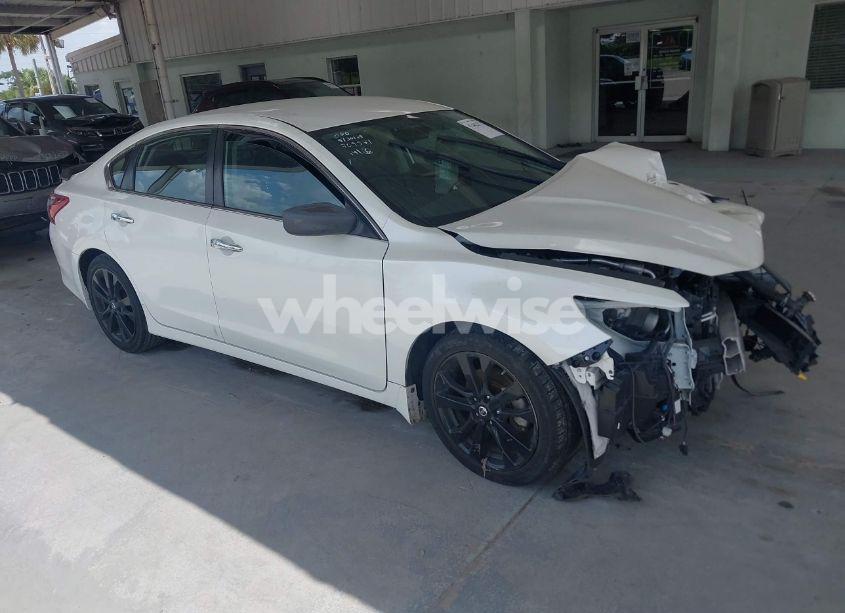 2017 Nissan Altima 2.5 SR (VIN 1N4AL3AP6HC190508) main photo