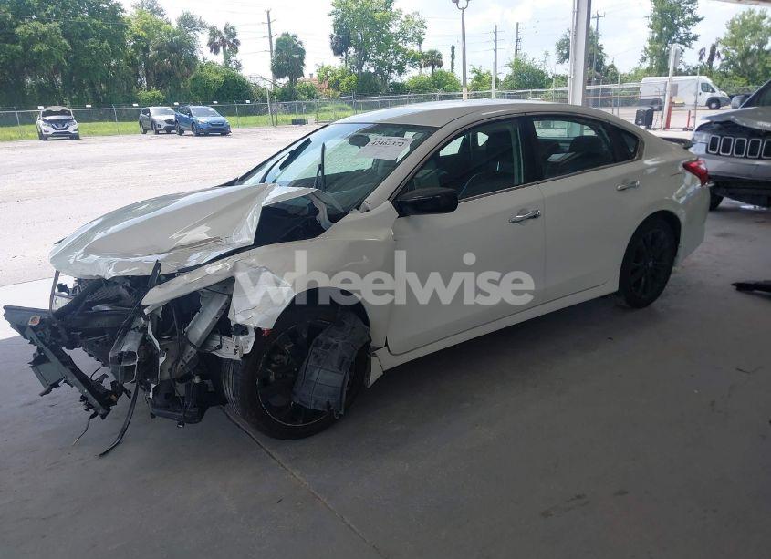 Photo 2 of 2017 Nissan Altima 2.5 SR (VIN 1N4AL3AP6HC190508)