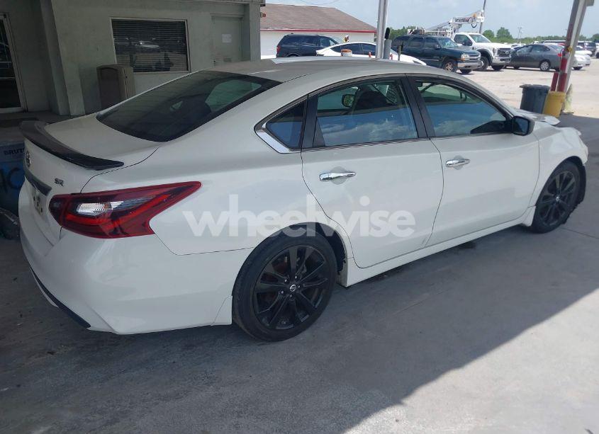 Photo 4 of 2017 Nissan Altima 2.5 SR (VIN 1N4AL3AP6HC190508)