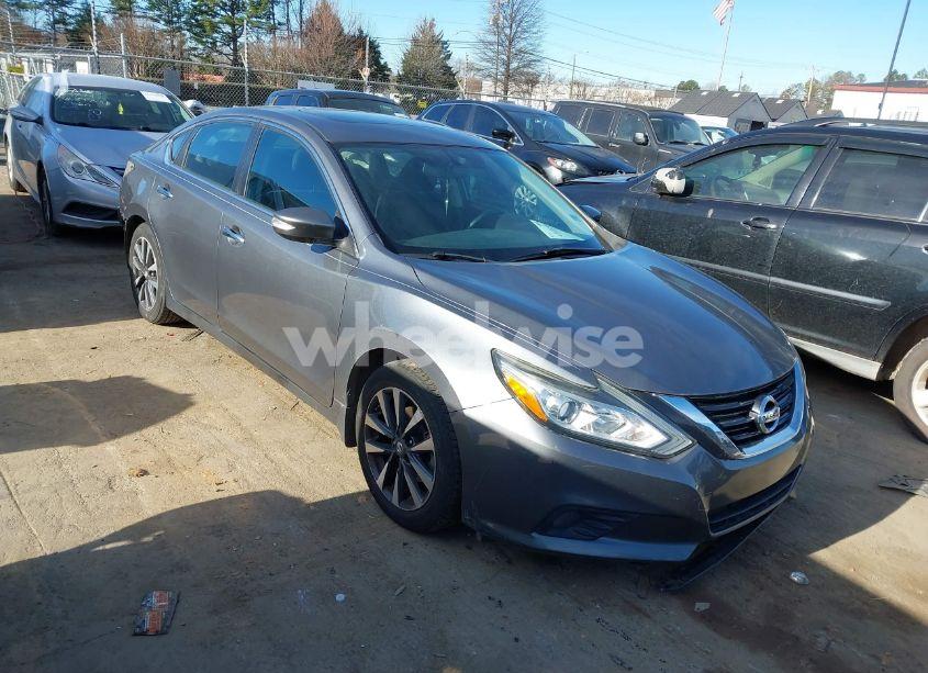 2017 Nissan Altima 2.5 SV (VIN 1N4AL3AP6HC220655) main photo