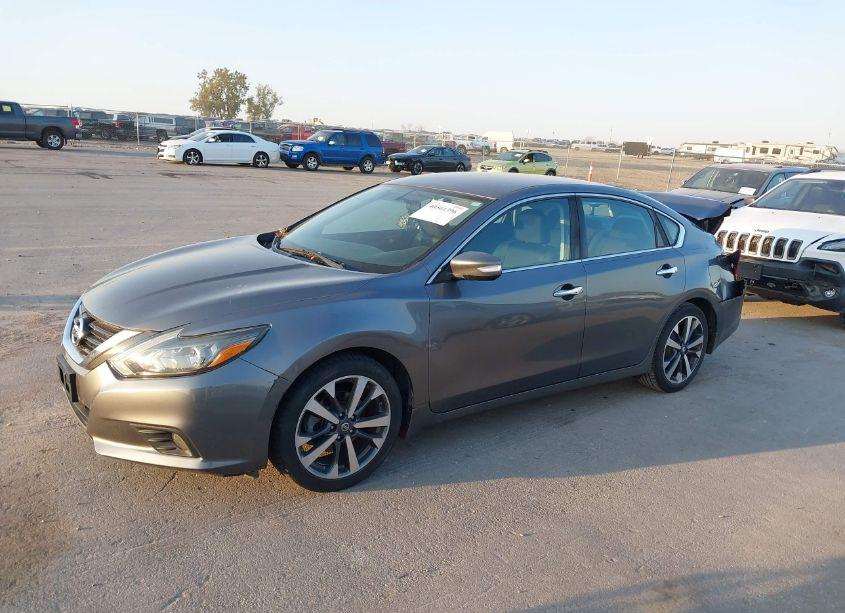 Photo 2 of 2017 Nissan Altima 2.5 SR (VIN 1N4AL3AP6HC222194)
