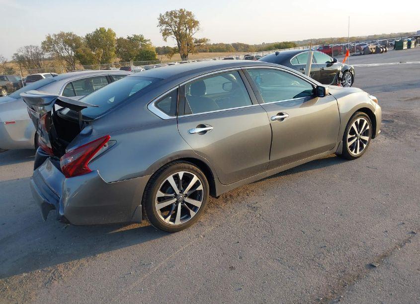Photo 4 of 2017 Nissan Altima 2.5 SR (VIN 1N4AL3AP6HC222194)