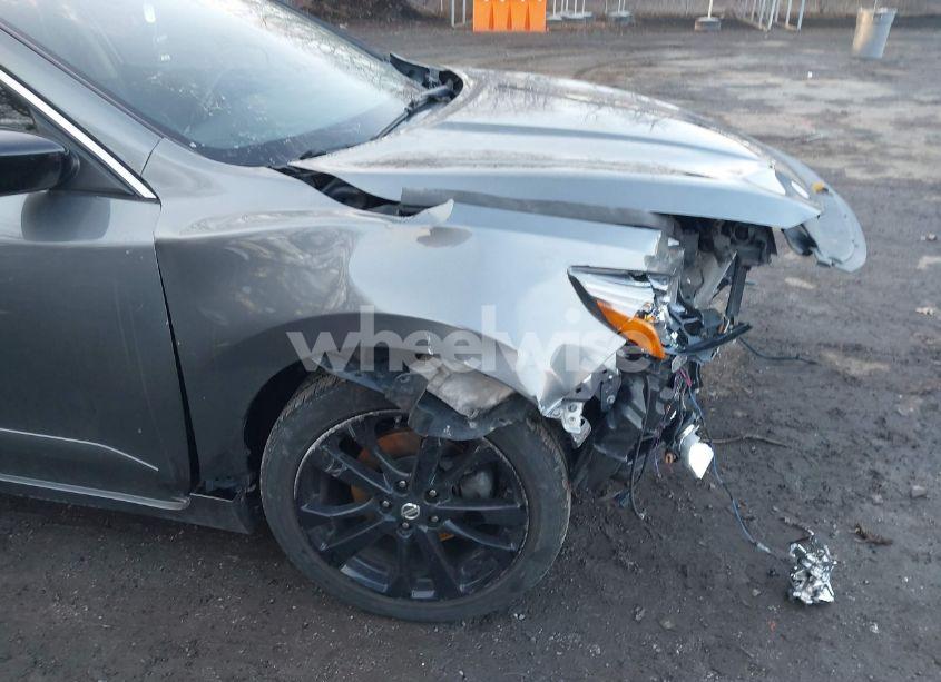 Photo 17 of 2017 Nissan Altima 2.5 SR (VIN 1N4AL3AP6HC246558)