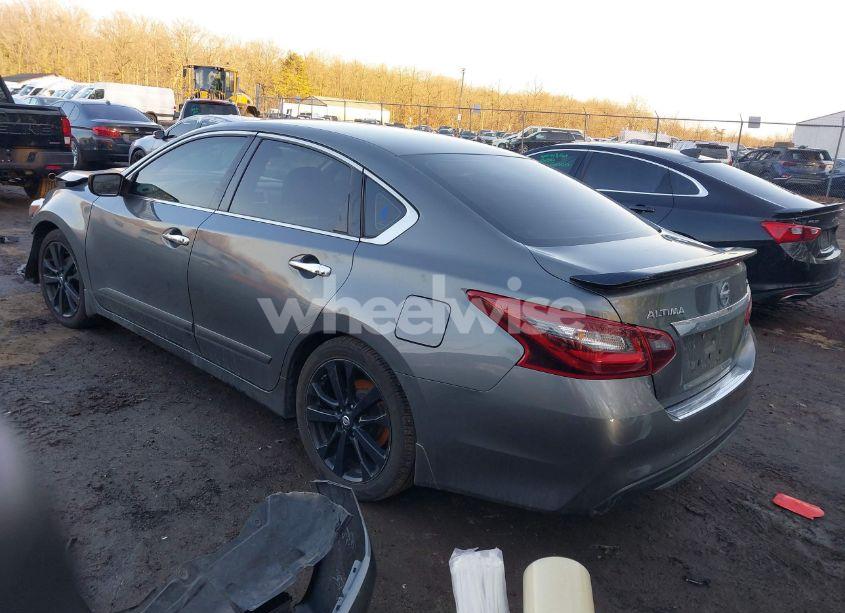 Photo 3 of 2017 Nissan Altima 2.5 SR (VIN 1N4AL3AP6HC246558)