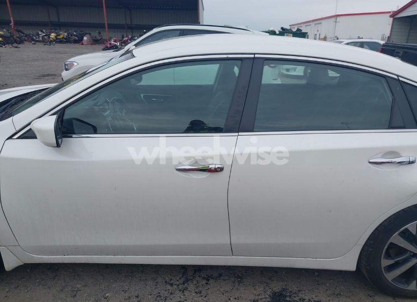 Photo 14 of 2017 Nissan Altima 2.5 SR (VIN 1N4AL3AP6HC290074)