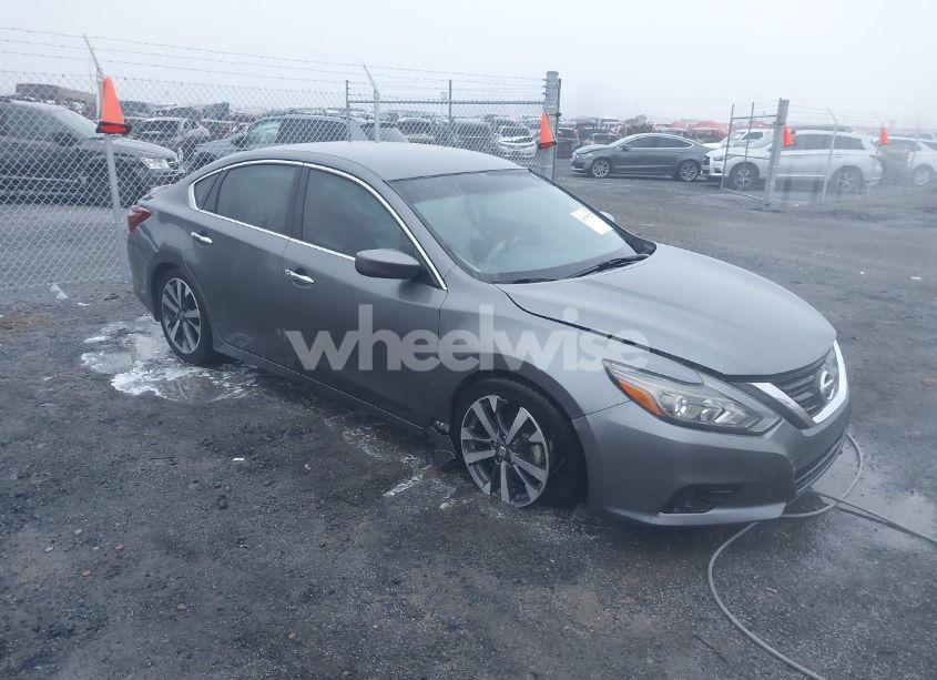 2017 Nissan Altima 2.5 SR (VIN 1N4AL3AP6HC473555) main photo