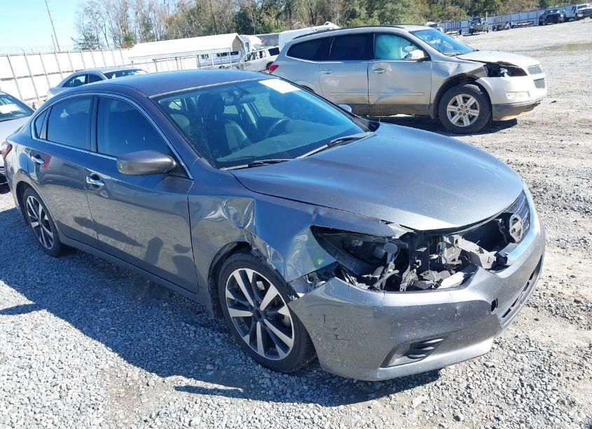 Photo 6 of 2017 Nissan Altima 2.5 SR (VIN 1N4AL3AP6HC494969)