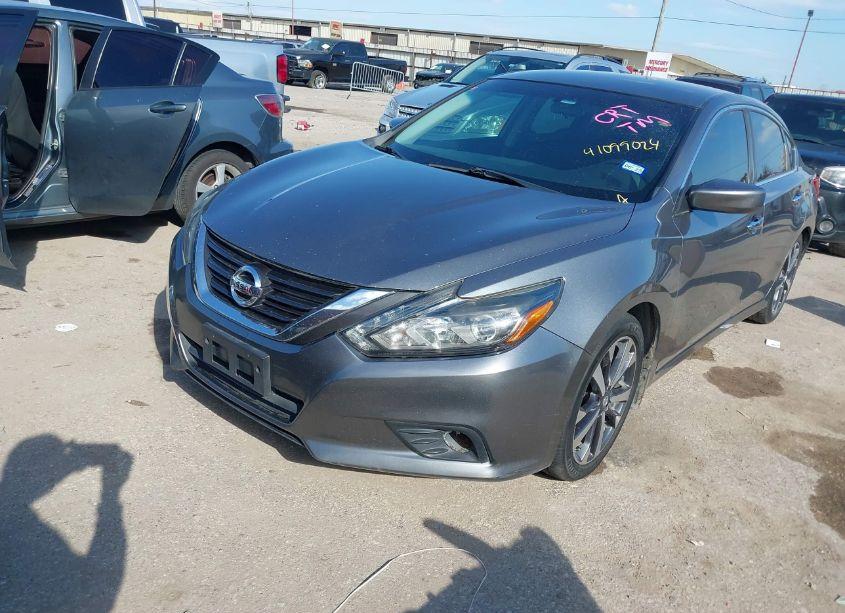 Photo 2 of 2017 Nissan Altima 2.5 SR (VIN 1N4AL3AP6HN308500)