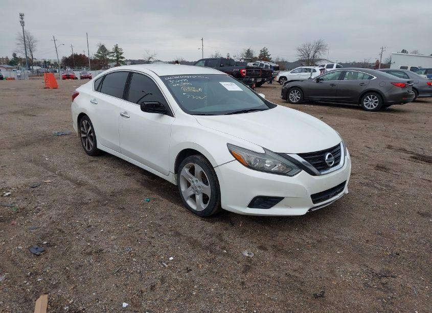 2017 Nissan Altima 2.5 SR (VIN 1N4AL3AP6HN352495) main photo