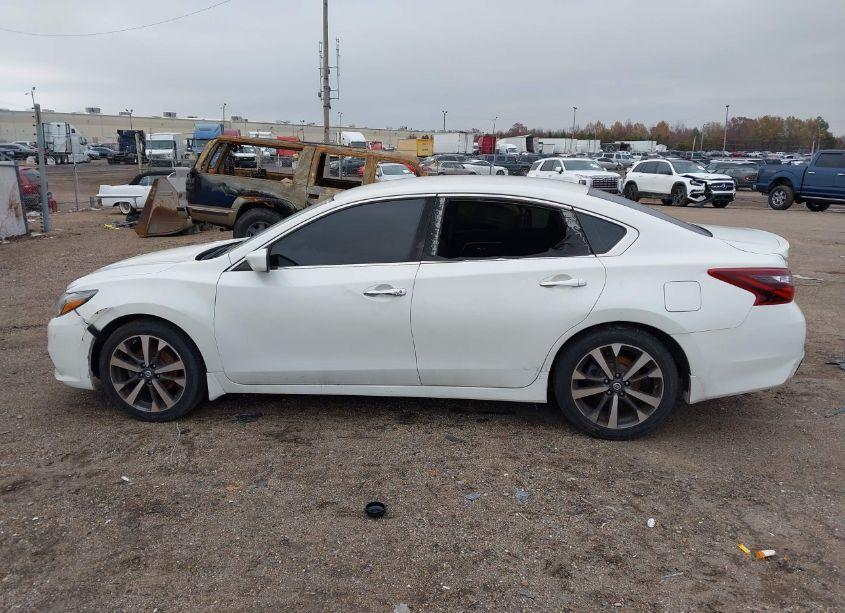 Photo 13 of 2017 Nissan Altima 2.5 SR (VIN 1N4AL3AP6HN352495)