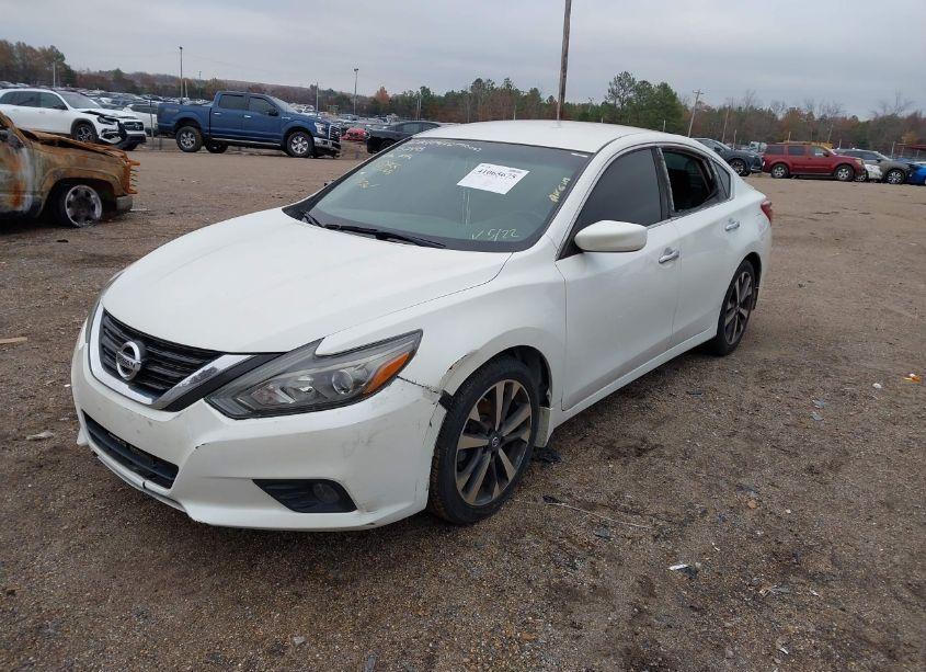 Photo 2 of 2017 Nissan Altima 2.5 SR (VIN 1N4AL3AP6HN352495)