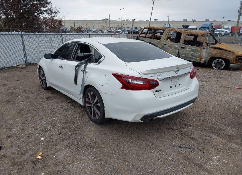 Photo 3 of 2017 Nissan Altima 2.5 SR (VIN 1N4AL3AP6HN352495)