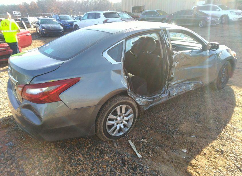 Photo 4 of 2018 Nissan Altima 2.5 S (VIN 1N4AL3AP6JC102711)