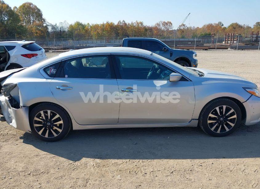 Photo 13 of 2018 Nissan Altima 2.5 SV (VIN 1N4AL3AP6JC108069)