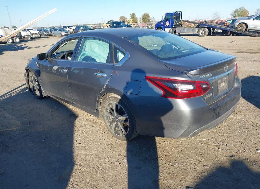 Photo 3 of 2018 Nissan Altima 2.5 SR (VIN 1N4AL3AP6JC108699)