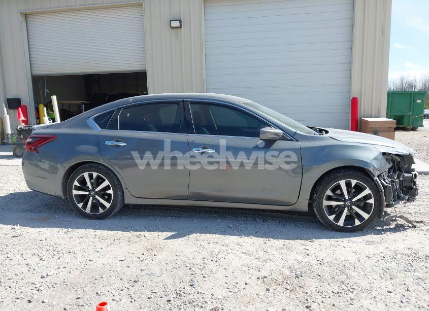 Photo 14 of 2018 Nissan Altima 2.5 SR (VIN 1N4AL3AP6JC118424)