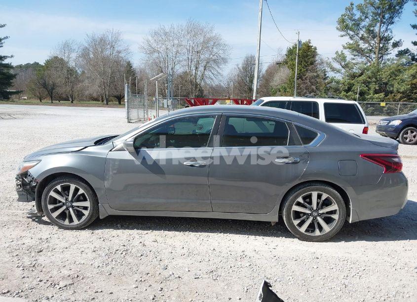Photo 15 of 2018 Nissan Altima 2.5 SR (VIN 1N4AL3AP6JC118424)