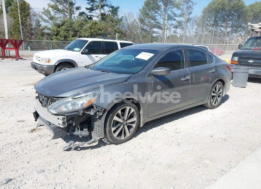 Photo 2 of 2018 Nissan Altima 2.5 SR (VIN 1N4AL3AP6JC118424)