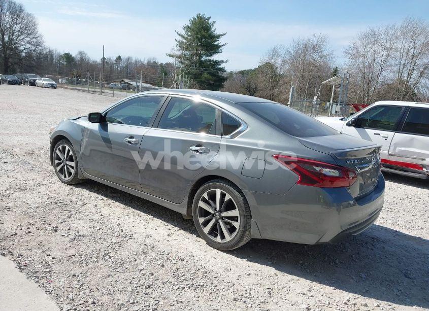 Photo 3 of 2018 Nissan Altima 2.5 SR (VIN 1N4AL3AP6JC118424)