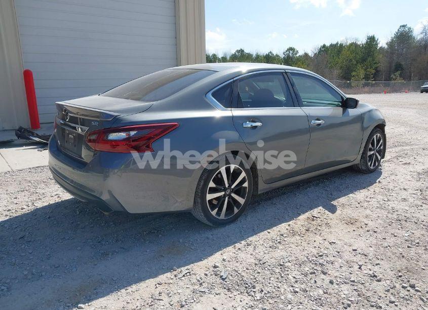 Photo 4 of 2018 Nissan Altima 2.5 SR (VIN 1N4AL3AP6JC118424)
