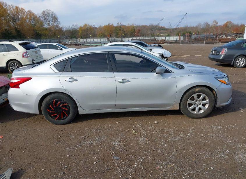 Photo 13 of 2018 Nissan Altima 2.5 S (VIN 1N4AL3AP6JC126989)