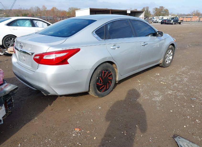 Photo 4 of 2018 Nissan Altima 2.5 S (VIN 1N4AL3AP6JC126989)