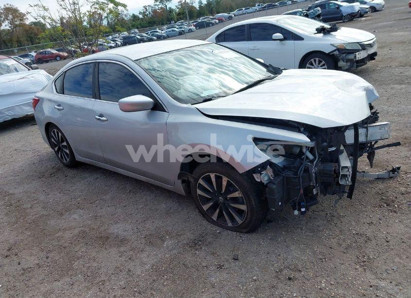 2018 Nissan Altima 2.5 SV (VIN 1N4AL3AP6JC130296) main photo