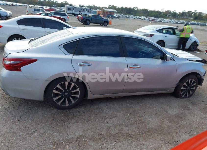 Photo 13 of 2018 Nissan Altima 2.5 SV (VIN 1N4AL3AP6JC130296)