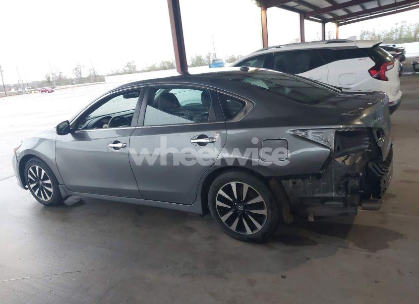 Photo 14 of 2018 Nissan Altima 2.5 SL (VIN 1N4AL3AP6JC142058)