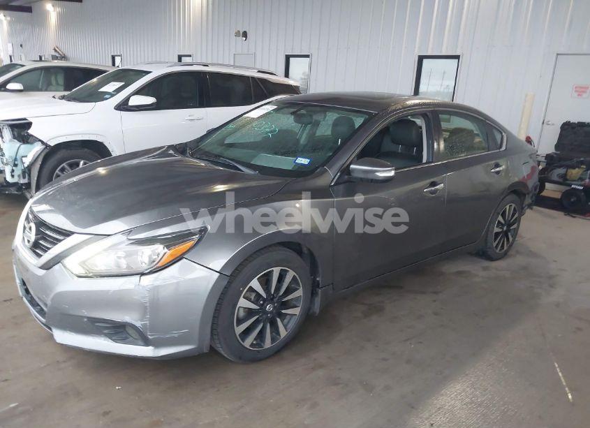 Photo 2 of 2018 Nissan Altima 2.5 SL (VIN 1N4AL3AP6JC142058)