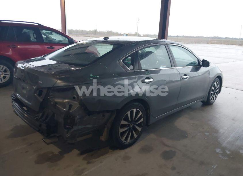 Photo 4 of 2018 Nissan Altima 2.5 SL (VIN 1N4AL3AP6JC142058)