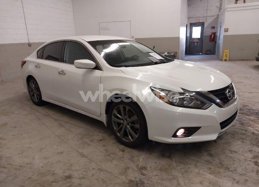 2018 Nissan Altima 2.5 SR (VIN 1N4AL3AP6JC142853) main photo