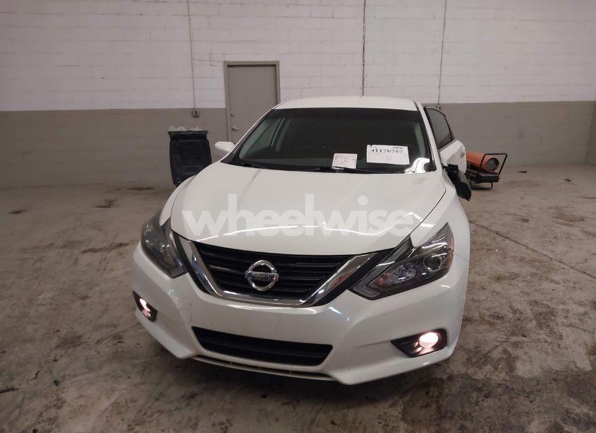 Photo 12 of 2018 Nissan Altima 2.5 SR (VIN 1N4AL3AP6JC142853)