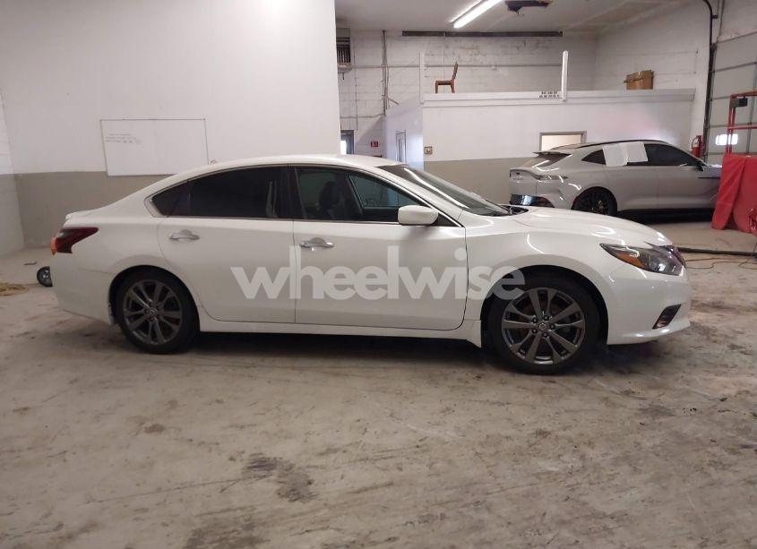 Photo 13 of 2018 Nissan Altima 2.5 SR (VIN 1N4AL3AP6JC142853)