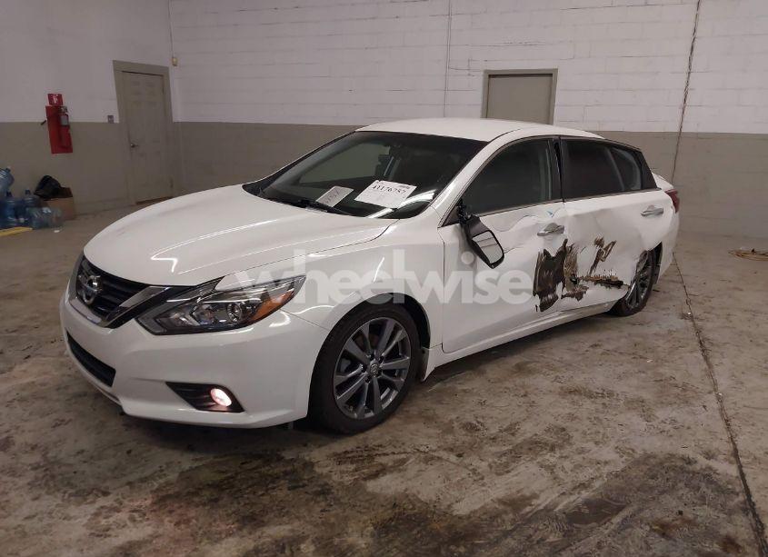 Photo 2 of 2018 Nissan Altima 2.5 SR (VIN 1N4AL3AP6JC142853)