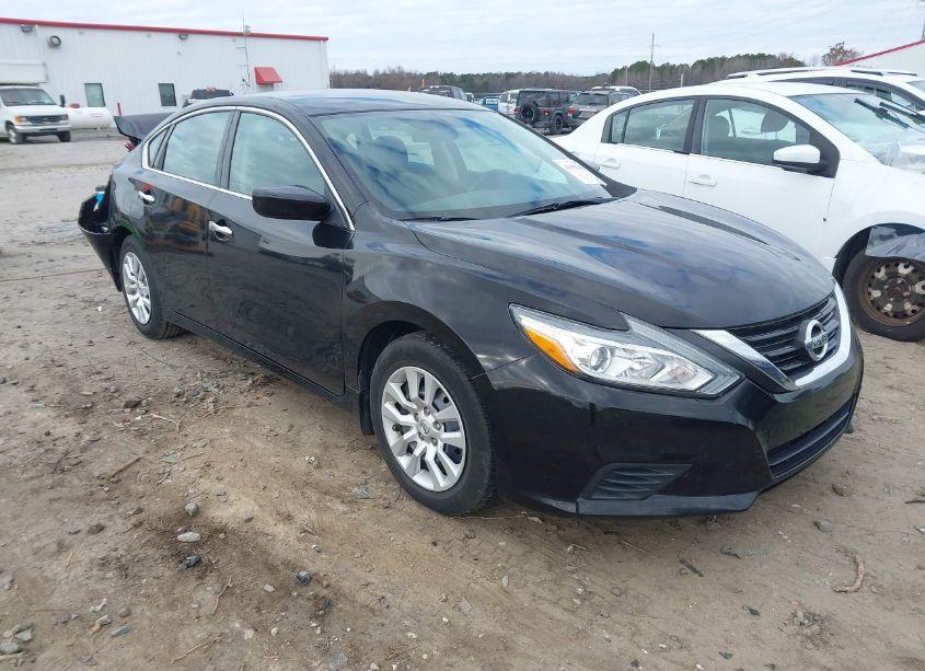 2018 Nissan Altima 2.5 S (VIN 1N4AL3AP6JC143808) main photo
