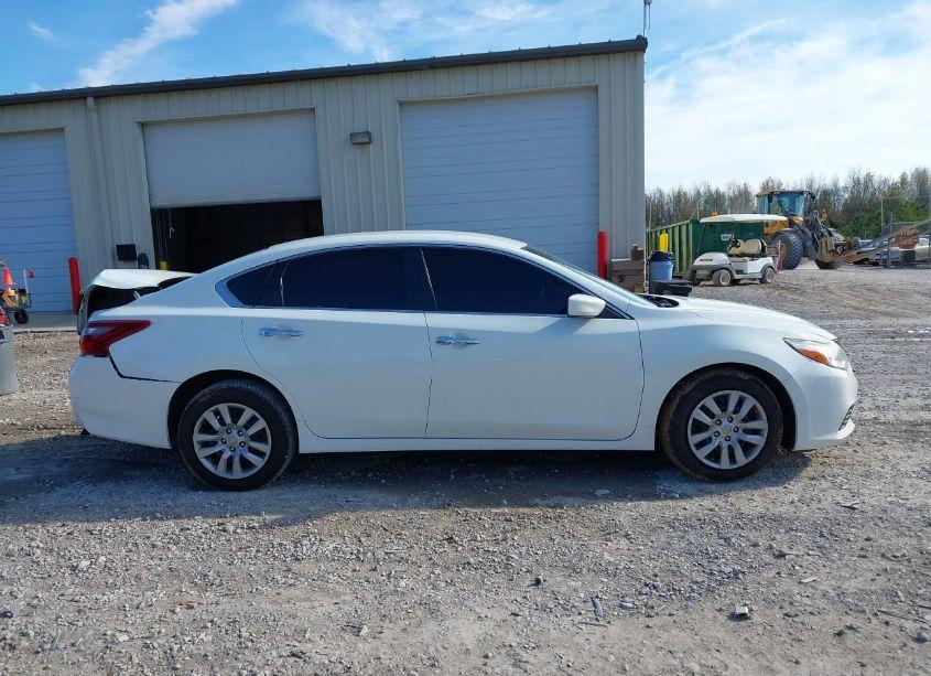 Photo 13 of 2018 Nissan Altima 2.5 S (VIN 1N4AL3AP6JC151827)