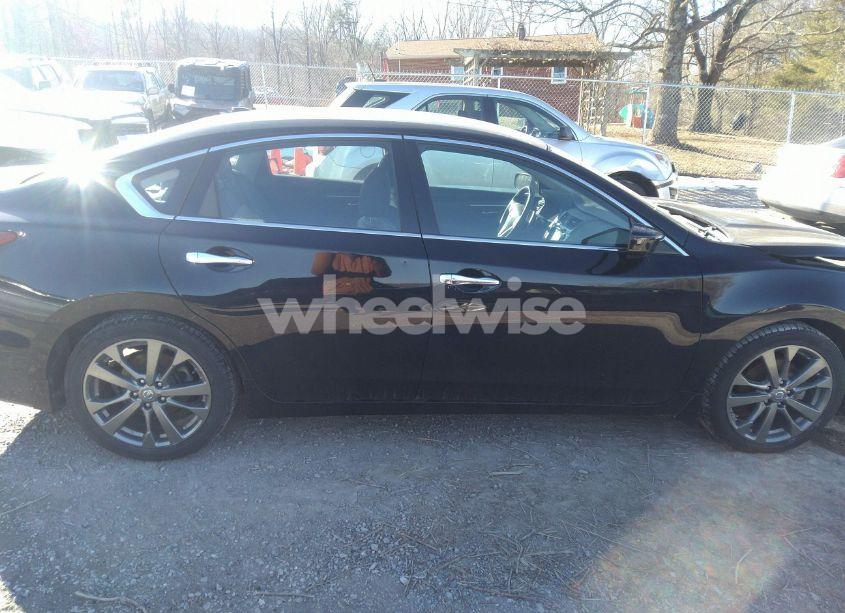 Photo 13 of 2018 Nissan Altima 2.5 SR (VIN 1N4AL3AP6JC152766)