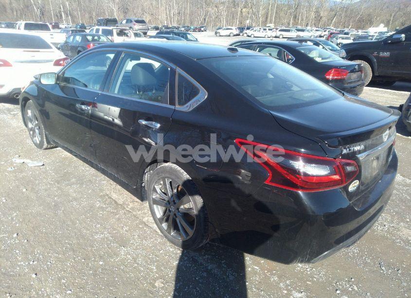 Photo 3 of 2018 Nissan Altima 2.5 SR (VIN 1N4AL3AP6JC152766)