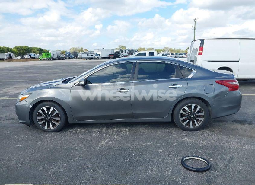 Photo 14 of 2018 Nissan Altima 2.5 SL (VIN 1N4AL3AP6JC167865)
