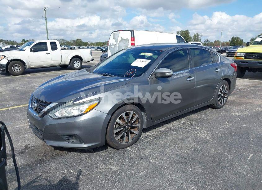 Photo 2 of 2018 Nissan Altima 2.5 SL (VIN 1N4AL3AP6JC167865)