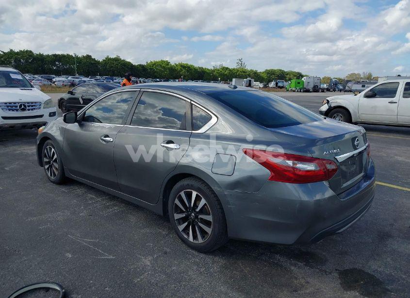 Photo 3 of 2018 Nissan Altima 2.5 SL (VIN 1N4AL3AP6JC167865)